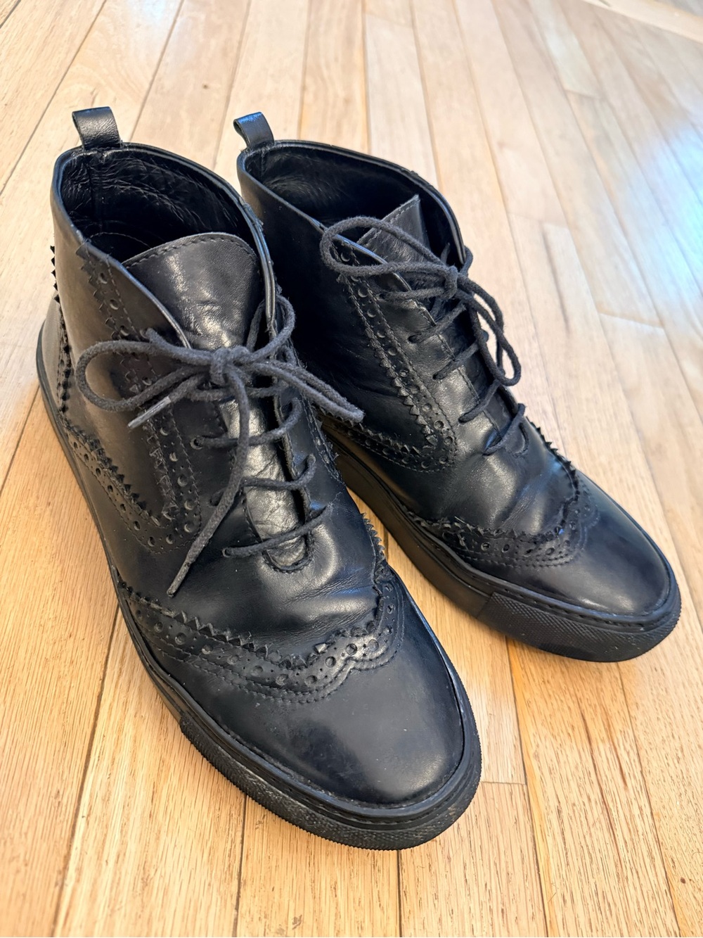 Woman’s Black Leather Wingtip Lace-Up Sneakers